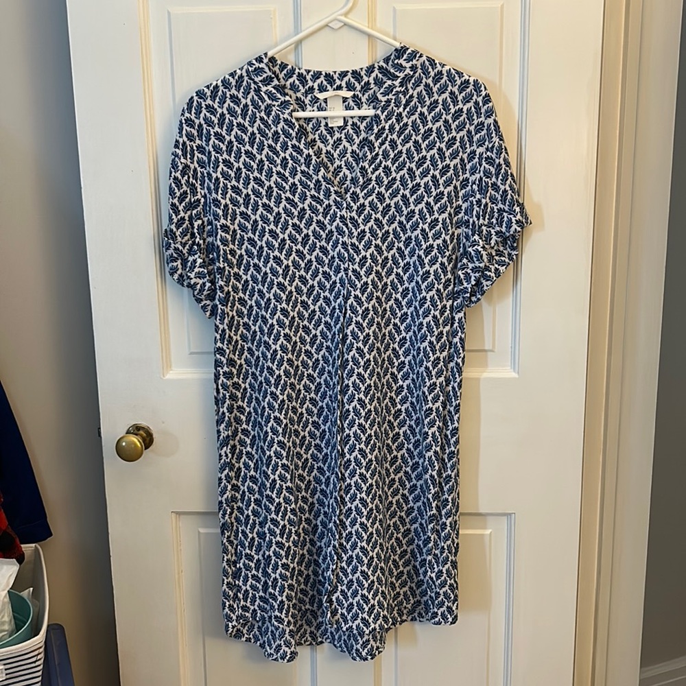 Floral detailed shift dress